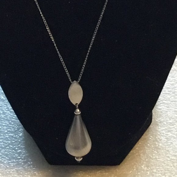 Sarah Coventry necklace w/ swirling pendant - Picture 4 of 12